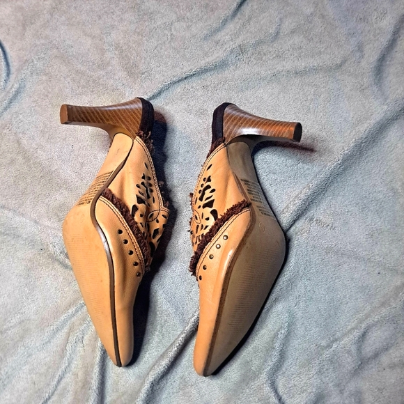 Women's Mule Heels - Picture 3 of 4